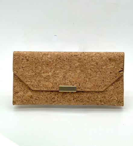 A slim, lightweight RFID three-fold cork wallet that keeps your essentials organized. Soft in the hand, durable in daily use, and naturally water-resistant.